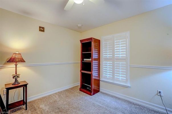 Empty room, Interior