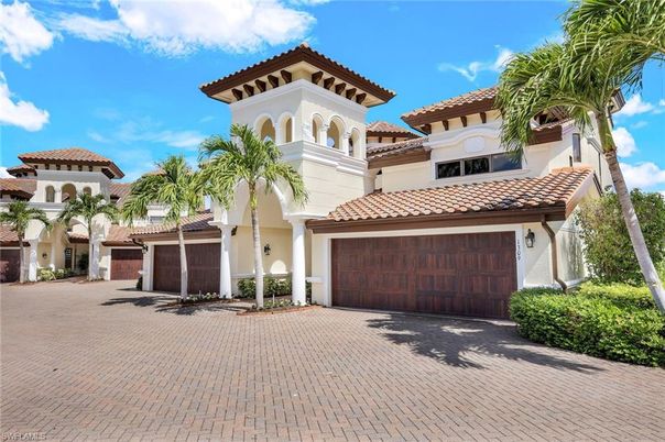 Attached, Exterior, Facade, Mediterranean