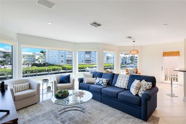 Interior, Living room, Pendant Lights, Recessed Lighting