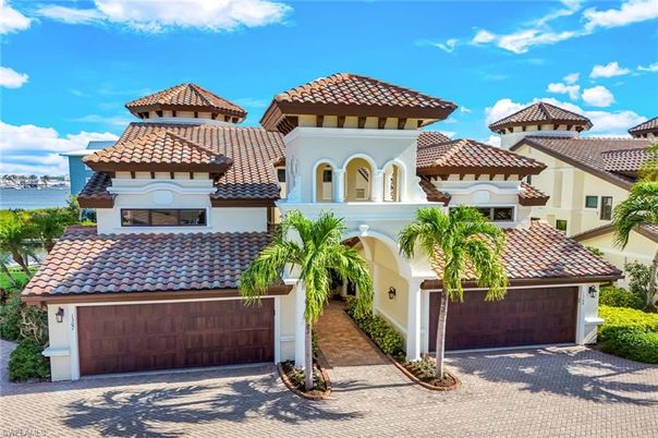 Attached, Exterior, Facade, Mediterranean