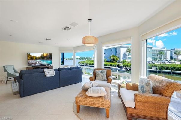 Interior, Living room, Pendant Lights, Recessed Lighting, Water