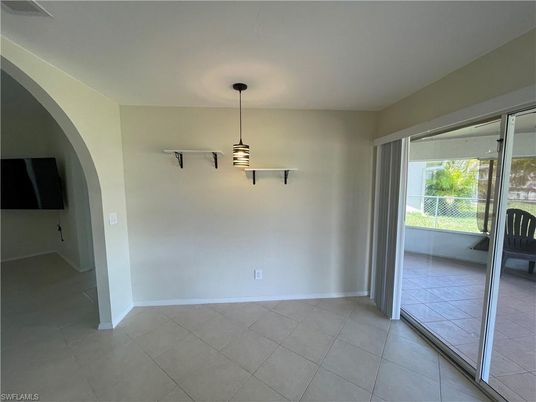 Empty room, Interior, Pendant Lights