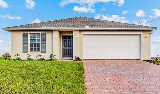 Attached, Exterior, Facade, Ranch