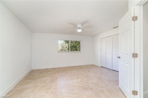 Empty room, Interior