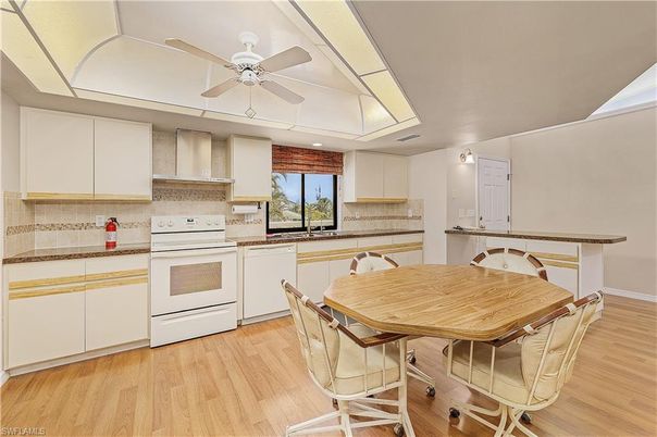 Dining room, Interior, Kitchen, Recessed Lighting, Wood Texture Flooring