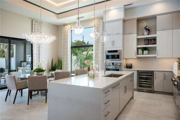 Chandelier, Dining room, Interior, Kitchen, Pendant Lights, Recessed Lighting, Stainless Steel Appliances