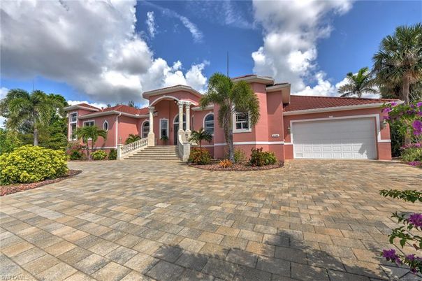 Attached, Exterior, Facade, Mediterranean