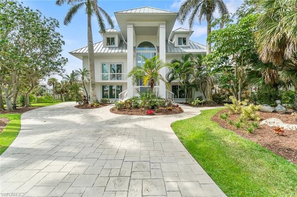 Backyard, Exterior, Facade, Mediterranean