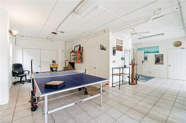Game Room, Interior
