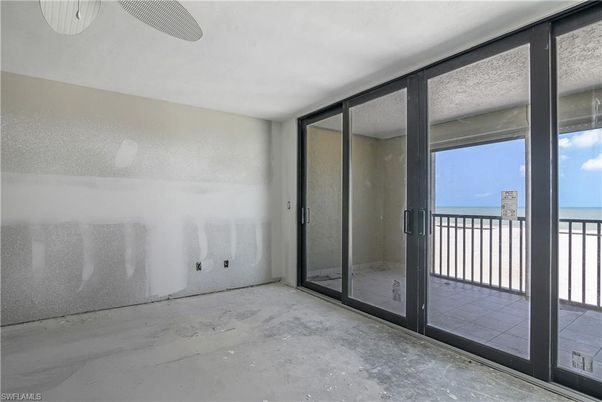Empty room, Interior, Water