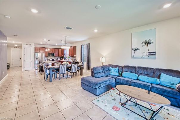 Dining room, Interior, Kitchen, Living room, Pendant Lights, Recessed Lighting, Stainless Steel Appliances
