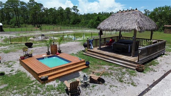 Exterior, Pool, Water