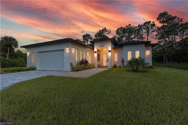 Attached, Backyard, Exterior, Facade, Modern