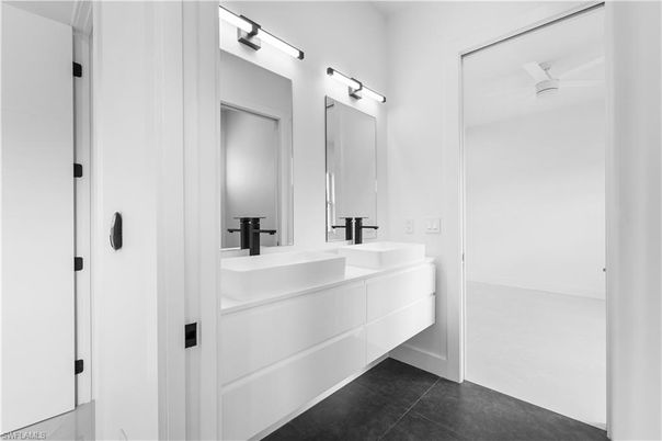 Bathroom, Dual Sink Vanities, Interior