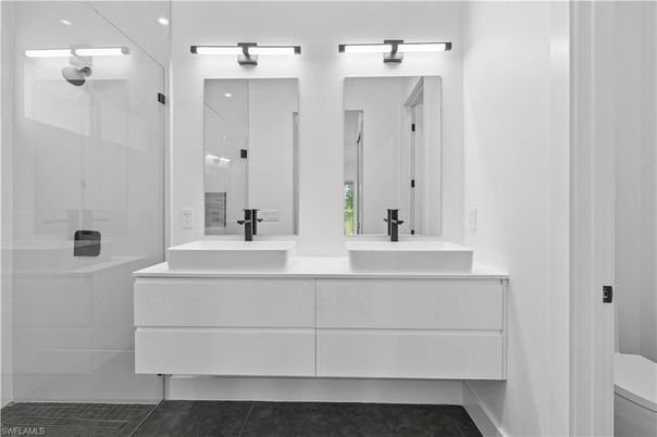 Bathroom, Dual Sink Vanities, Interior