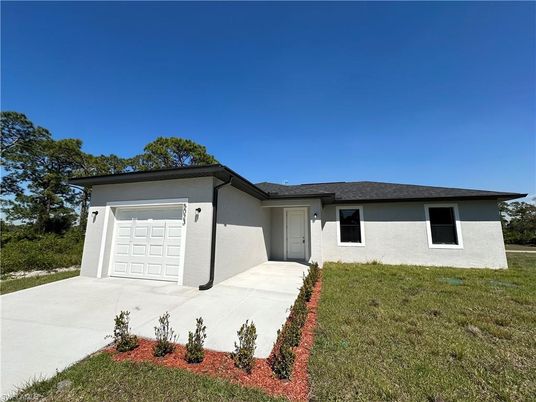 Attached, Exterior, Facade, Ranch