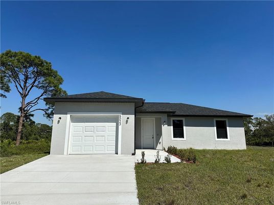 Attached, Exterior, Facade, Ranch