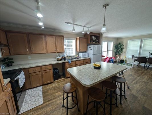 Dining room, Interior, Kitchen, Pendant Lights, Wood Texture Flooring