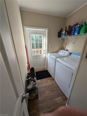 Interior, Washer, Wood Texture Flooring