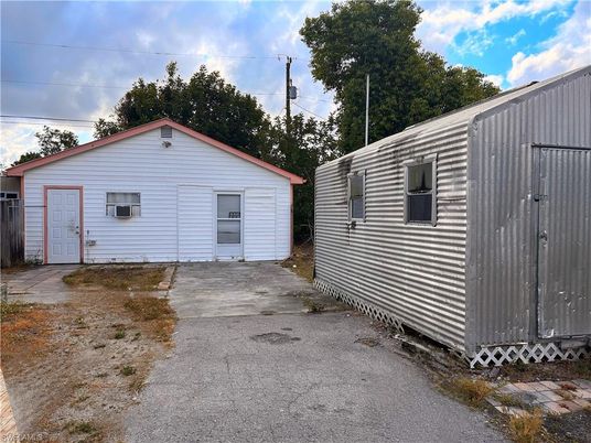 Detached Garage, Exterior
