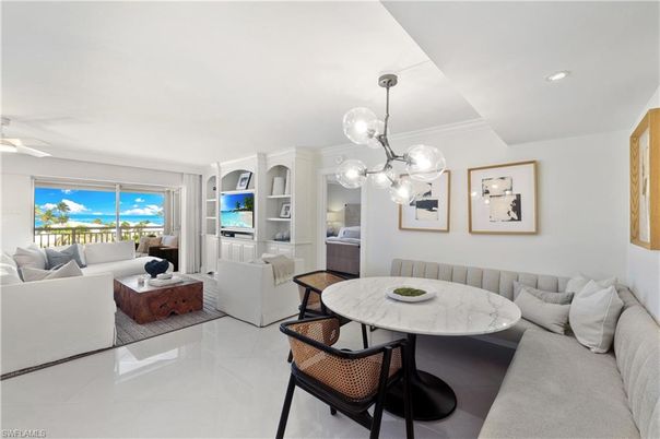 Dining room, Interior, Living room, Pendant Lights, Recessed Lighting, Water