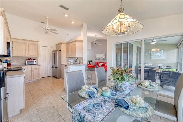 Dining room, Interior, Kitchen, Pendant Lights, Recessed Lighting