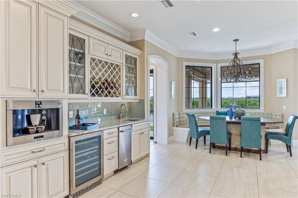 Chandelier, Dining room, Interior, Kitchen, Recessed Lighting, Stainless Steel Appliances