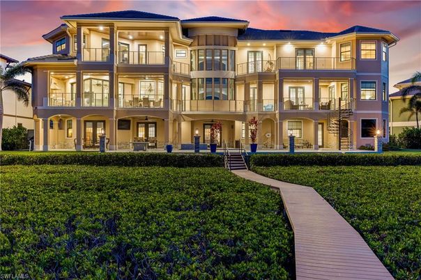 Backyard, Exterior, Facade, Rowhouse