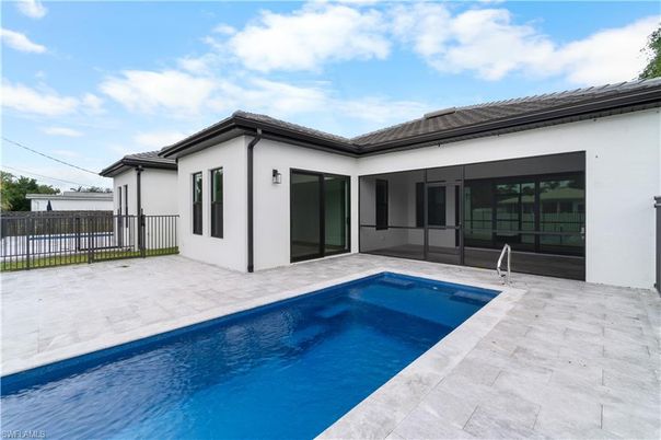 Exterior, Pool