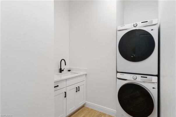 Interior, Utility Closets, Washer, Wood Texture Flooring