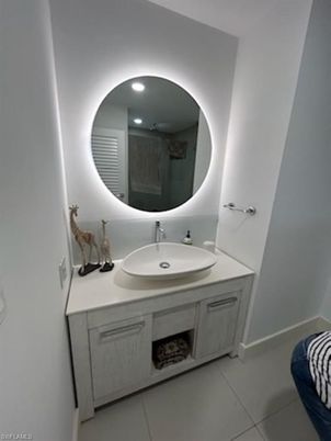 Bathroom, Interior, Recessed Lighting