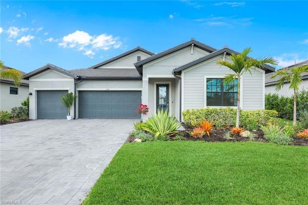 Attached, Exterior, Facade, Ranch