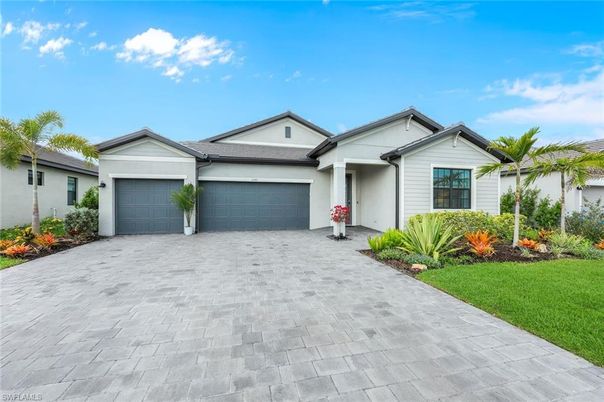 Attached, Exterior, Facade, Ranch