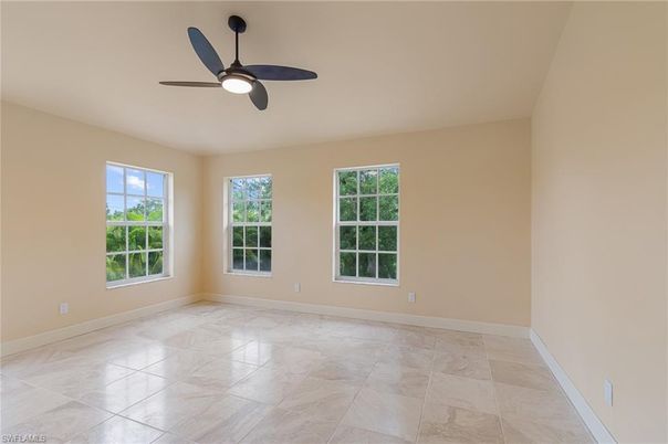 Empty room, Interior