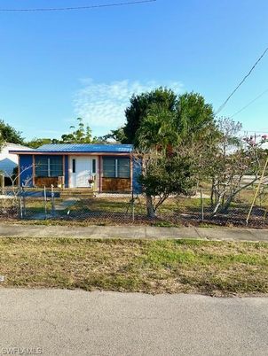 Backyard, Exterior, Facade, Ranch