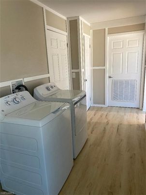 Interior, Washer, Wood Texture Flooring