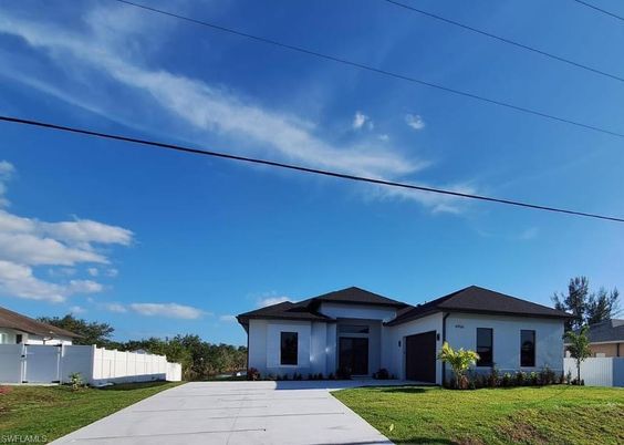 Backyard, Exterior, Facade, Ranch