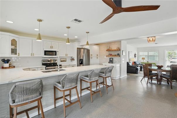 Dining room, Interior, Kitchen, Pendant Lights, Recessed Lighting, Stainless Steel Appliances