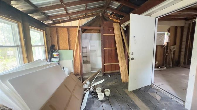 Interior, Washer, Wooden Beams, Wood Texture Flooring