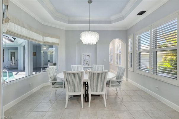 Chandelier, Dining room, Interior, Pendant Lights