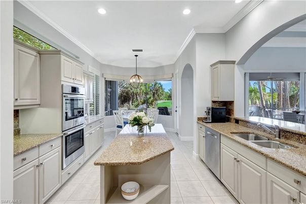 Dining room, Interior, Kitchen, Pendant Lights, Recessed Lighting, Stainless Steel Appliances