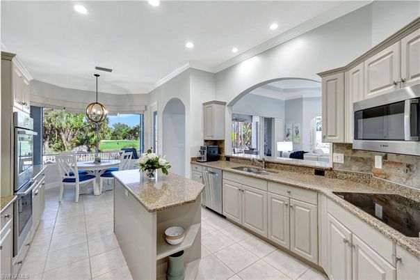 Dining room, Interior, Kitchen, Pendant Lights, Recessed Lighting, Stainless Steel Appliances