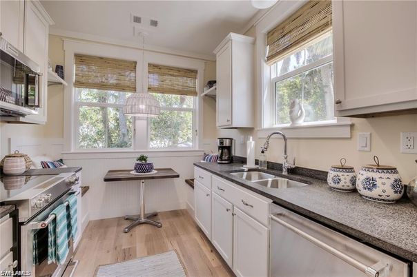 Interior, Kitchen, Pendant Lights, Wood Texture Flooring