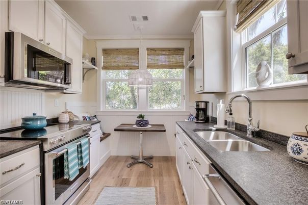 Interior, Kitchen, Pendant Lights, Wood Texture Flooring