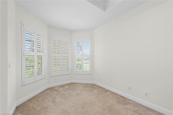 Empty room, Interior