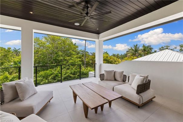 Interior, Living room, Recessed Lighting, Sun Room, Wooden Ceilings