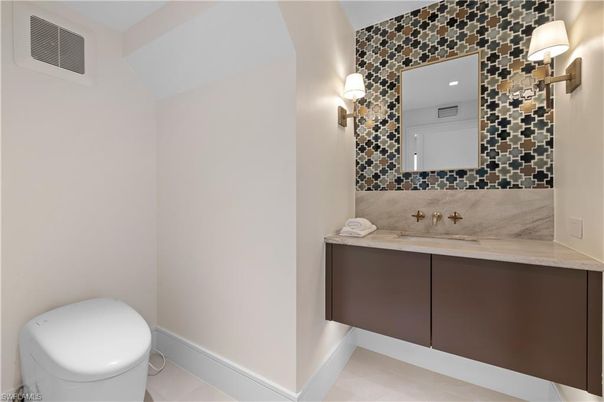 Bathroom, Interior, Recessed Lighting