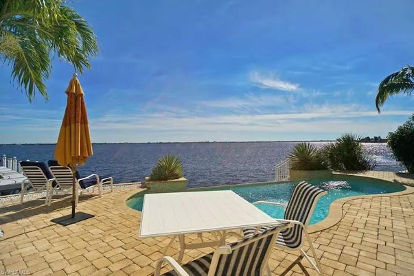Exterior, Pool, Water