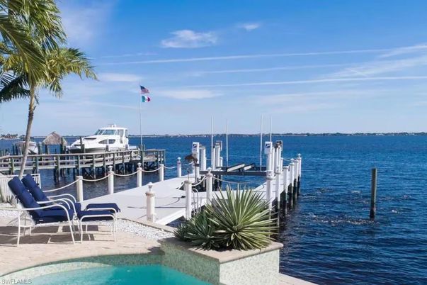 Exterior, Pool, Water