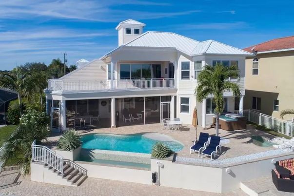 Exterior, Hot Tub, Pool